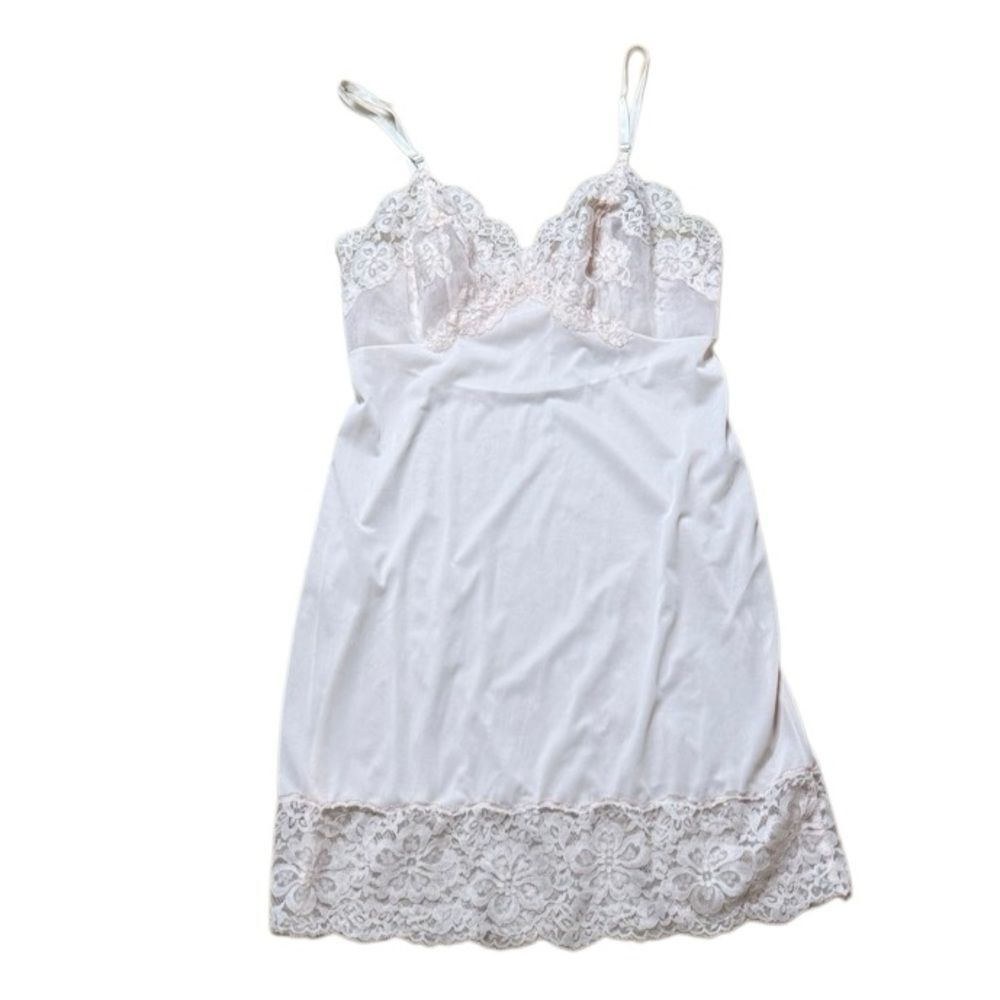 Vintage Vanity Fair Blush Pink Lace and Nylon Slip Dress size 34 / Small
